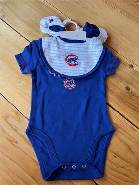 Chicago Cubs Infant Blue Bodysuit with Bib & Booties 6-9 months NWT